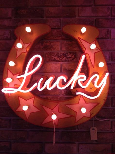 Lucky horseshoe Lucky Neon Sign, Horseshoe Aesthetic, Lucky Sign, Wild West Party, Ranch Sign, College House, Love Pink Wallpaper, Star Vintage, Horse Shoes