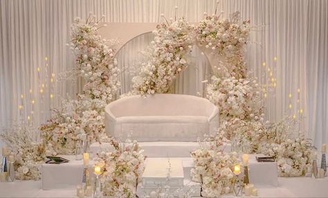 Wedding Backdrop Design Indoor, Pelamin Nikah, Nikah Decor, Bride Groom Table, Brides Room, Smelling Good, Wedding Stage Decor, Indoor Wedding Receptions, Wedding Background Decoration