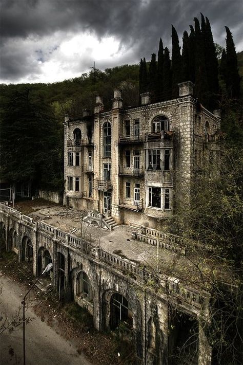 Abandoned Hotel Skala in Gagra, former Republic of Georgia, Russia. Abandoned Hotels, Old Abandoned Buildings, Creepy Houses, Beautiful Ruins, Old Abandoned Houses, Spooky Places, Abandoned Castles, Abandoned House, Abandoned Mansions