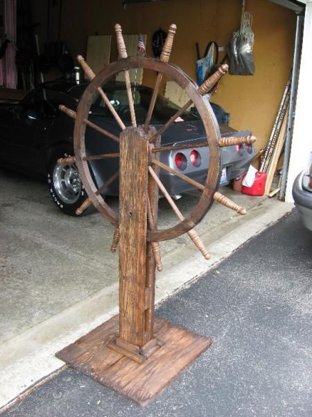 Diy Ships Wheel, Pirate Bedroom Ideas, Pirate Wheel Diy, Pirate Ship Set Design, Diy Pirate Wheel, Diy Ship Wheel, Stage Props Diy, Diy Pirate Ship Wheel, Pirate Ship Wheel Diy