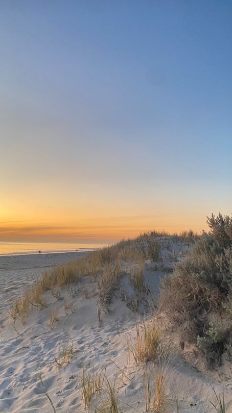 Beach At Winter, Beach Sleepover, Winter At The Beach, Beach In Winter, 2024 Aesthetic, Beach Weekend, Winter Beach, Winter Sunset, Lock Screens