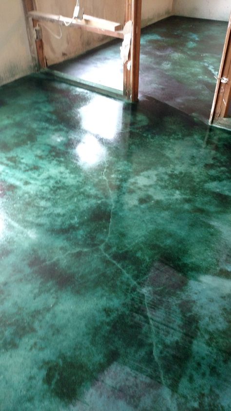 malachite floor Ips Flooring, Colored Concrete Floors, Green Concrete Floor, Green Epoxy Floor, Turquoise Stained Concrete, Epoxy Floor Blue, Marbel Texture Green, Green Concrete, Acid Stained Concrete Floors