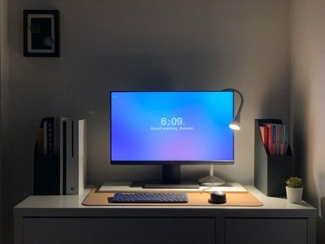 College Setup, Budget Setup, College Desk, Workspace Ideas, Desk Tour, Dream Desk, Computer Desk Setup, Gamer Setup, Computer Setups