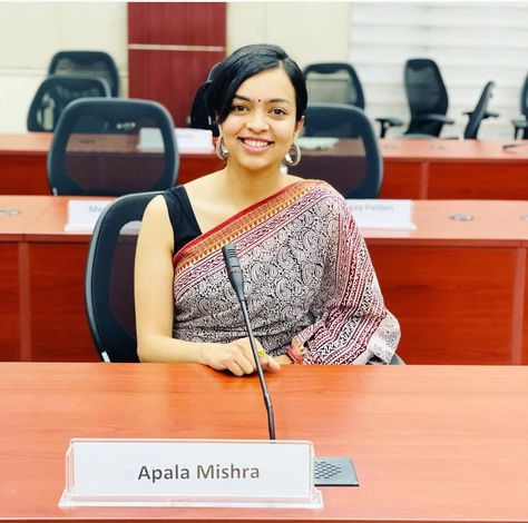 Ias Officer Saree Look, Apala Mishra Ifs, Ifs Officers Women, Indian Foreign Service Aesthetic, Ias Officers Women Saree, Ifs Officer Aesthetic, Apala Mishra, Ias Officers Wallpaper, Ifs Officers