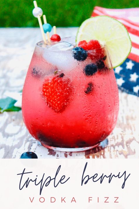 Fresh Juicy Berry Cocktail | 4th of July Cocktail with Vodka Cocktail With Vodka, Fourth Of July Drinks, 4th July Food, 4th Of July Cocktails, Berry Cocktail, Summer Vodka Cocktails, Berry Drinks, Colorful Drinks, Summer Foods