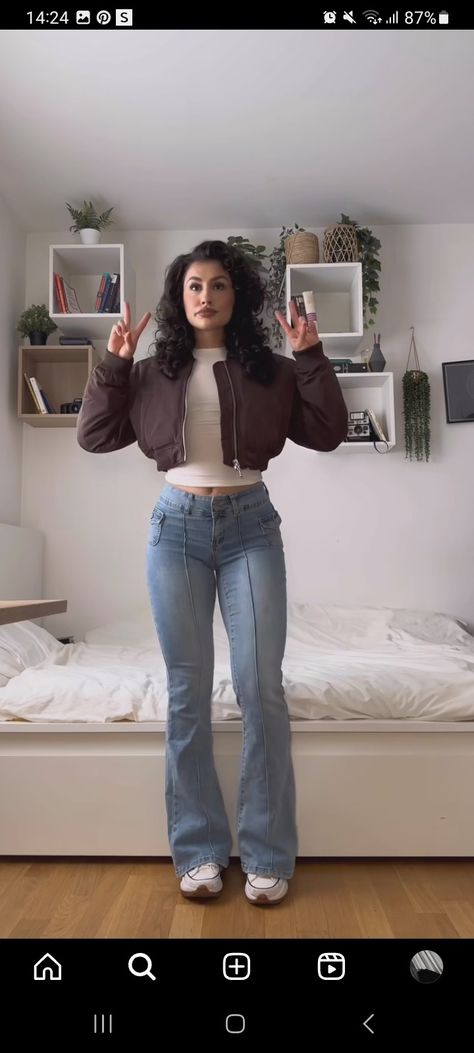 Bootcut Vs Flare Jeans, Bootcut Jeans Outfit Midsize, Bootleg Jeans Outfit Winter, Boot Cut Jeans Outfit Casual, Outfits Bootcut Jeans, Flare Jeans Outfit Aesthetic, Boot Cut Jeans Outfit, Bootleg Jeans Outfit, Flare Jeans Outfit Winter