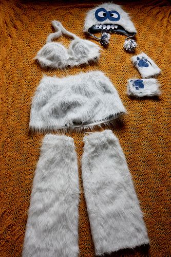 Yeti Costume, Race Costume, Gnome Costume, Running Outfits, Fur Costume, Parade Ideas, Diy Ugly Christmas Sweater, Christmas Sweater Dress, Diy Costumes Women