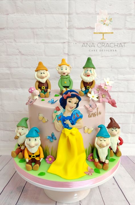 Disney Cakes Easy, Happy Birthday Cake Girl, Jungle Baby Shower Cake, Tinkerbell Birthday Cakes, Cinderella Birthday Cake, Snow White Cake, Cake Designs For Girl, Sette Nani, White Birthday Cakes