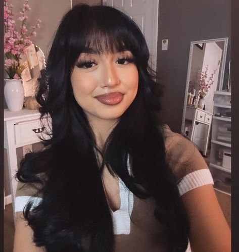 Black Hair Round Face, Face Pfp, Blue Black Hair, Hair Round Face, Jet Black Hair, Cute Makeup Looks, Haircuts Straight Hair, Hair With Bangs, Long Hair With Bangs