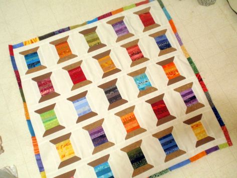 TUTORIAL: Spool Shuffle Quilt – Wedding Dress Blue Salvage Quilts, Throw Quilts, Wedding Dress Blue, Spool Quilt, Free Quilt Tutorials, Mini Quilt Patterns, Nancy Zieman, String Quilts, Rainbow Quilt