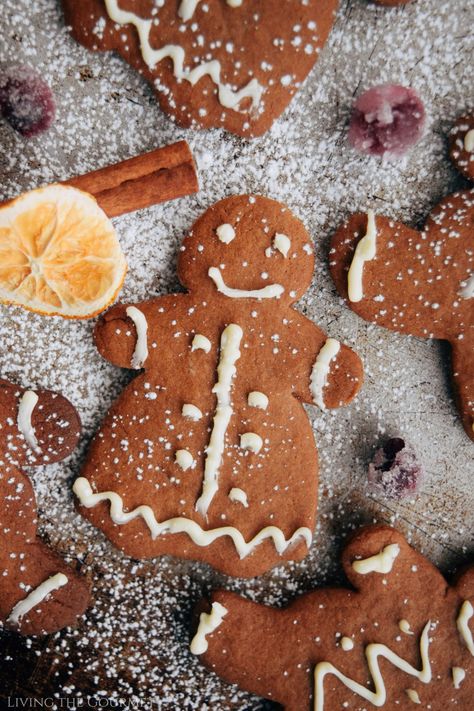 Easy Gingerbread Men, Gingerbread Man Cookie Recipe, Gingerbread Men Cookies, Easy Gingerbread, Man Cookies, Friends Food, Gingerbread Man Cookies, Holiday Dessert, Christmas Dessert