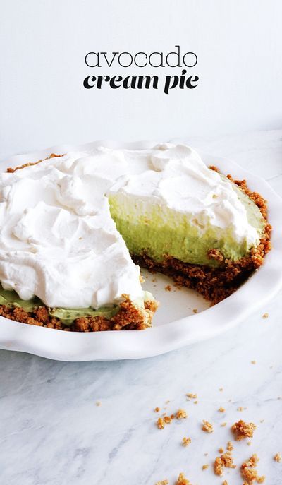 Avocado Pie, Avocado Cream Cheese, Pies Before Guys, Cheese Pie Recipe, Avocado Dishes, Unique Pies, Avocado Dessert, Cream Cheese Pie, Graham Cracker Crust Pie