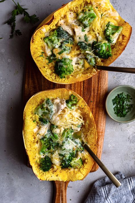 Broccoli & Chicken Alfredo Stuffed Spaghetti Squash - Dash of Mandi Alfredo Stuffed Spaghetti Squash, Broccoli Chicken Alfredo, Alfredo Spaghetti Squash, Broccoli Spaghetti, Thyroid Healthy Foods, Spaghetti Squash Chicken Alfredo, Alfredo Spaghetti, Spaghetti Squash Alfredo, Broccoli And Chicken