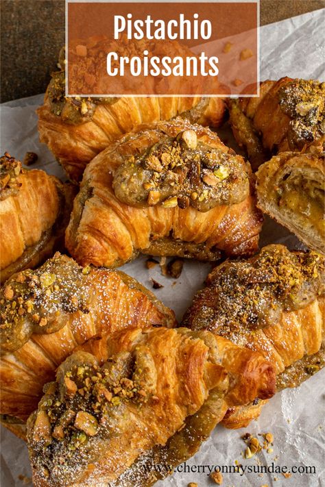 Pistachio Cream Filled Croissant, Italian Crossaint, Fall Croissant Recipes, Croissant Recipe Stuffed Dessert, Pistachio Croissant Filling, Croissant Filling Ideas Savoury, Croissant Filling Ideas Sweets, Pistachio Cream Croissant, Store Bought Croissant Ideas