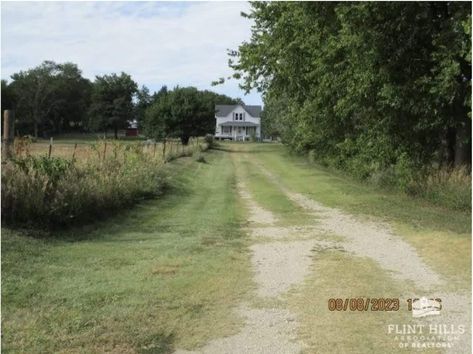 Fixer Upper Kansas Farmhouse For Sale W/Barn And Outbuildings on 17.6 Acres $239,000 - Country Life Dreams Kansas Farmhouse, Flint Hills, Life Dreams, Rustic Country Home, Beautiful Houses, Well Pump, White City, Cute Kitchen, Propane Tank