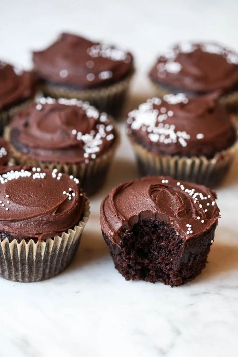 Light, fluffy, and moist, these easy vegan chocolate cupcakes are the best! Easy Vegan Chocolate Cupcakes, Cupcake Recipes No Eggs, Cupcake Recipes Vegan, Cupcake Recipes Eggless, Vegan Cupcakes Easy, Vegan Cupcakes Recipes, Eggless Cupcakes Recipes, Eggless Cupcake Recipe, Vegan Cupcake Recipe