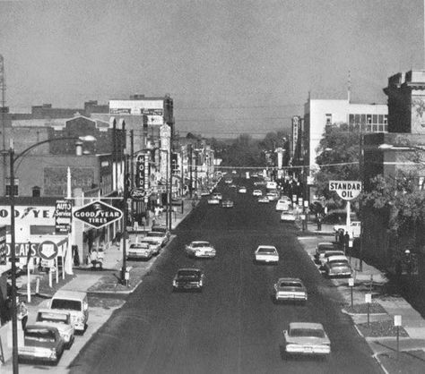 Downtown Owensboro. 1950s Kentucky Pictures, Owensboro Kentucky, Owensboro Ky, Kentucky Girl, My Old Kentucky Home, Usa States, Ohio River, Old Pictures, Vacation Spots