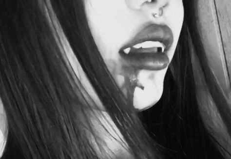 Vamp Aesthetic Pfp, Goth Pp, Teenage Vampire Aesthetic, Soft Gothic Aesthetic, Vampire Girl Pfp, Vampire Aesthetic Female, Aesthetic Goth Pfp, Vampire Girl Aesthetic, Gothic Aesthetic Girl