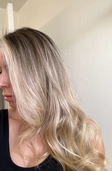 Blonde silky healthy natural highlights salon full natural highlights platinum blonde vanilla hair Blonde Old Money, Blonde Hair Levels, Highlights Dimensional, Full Head Highlights, Hair Levels, Bright Blonde Hair, Dimensional Blonde, Money Piece, Bright Blonde