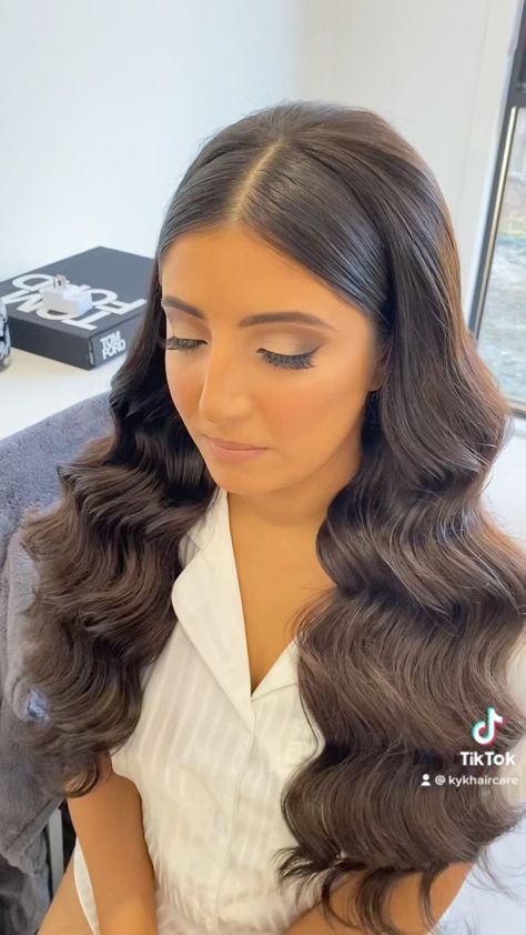 Pageant Hair And Makeup, Curled Prom Hair, Prom Hair Styles, Bridal Waves, Waves Tutorial, Pageant Hair, Formal Hairstyles For Long Hair, Guest Hair, Hollywood Hair