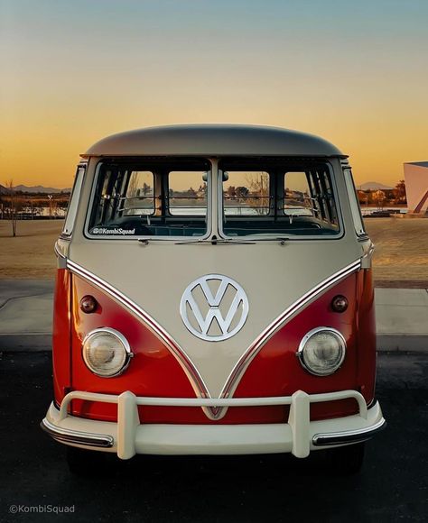 Vintage Volkswagen Bus, Vinyl Cafe, Making Colors, Van Volkswagen, Volkswagen Beetle Vintage, Vw Bus T1, Volkswagen Camper Van, Volkswagen Vans, Volkswagen Type 2