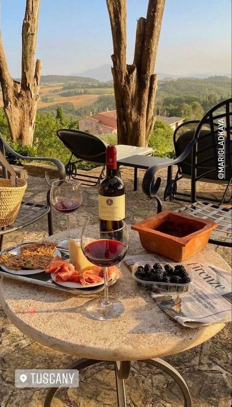 Tuscany Wineries, Tuscany Aesthetic, Tuscany Wine, Italian Aesthetic, Lifestyle Aesthetic, Italy Aesthetic, Aesthetic Travel, Italian Summer, Tuscany Italy