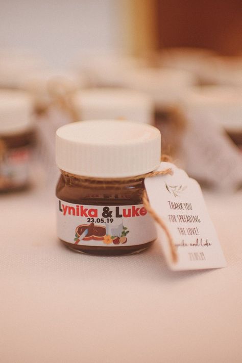 Personalised miniature jar of Nutella for wedding guests | Matt Penberthy Photography | <a href="https://www.rockmywedding.co.uk/lake-como-wedding" target="_blank" rel="noopener">See more of this real wedding</a> Nutella Wedding Favors, Sage Wedding Favors, Wedding Momento Ideas, Affordable Wedding Favors, Personalised Wedding Ideas, Wedding Giveaways Ideas For Guests, Engagement Favours, Wedding Favours Unique, Wedding Guest Gifts Party Favors