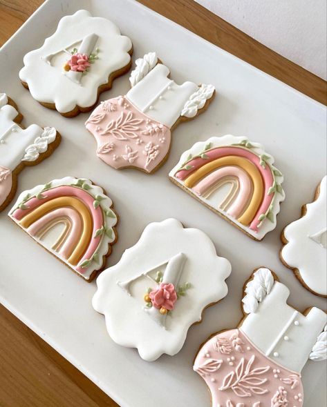 Cookies Bakery, Spring Rainbow, Unicorns And Rainbows, Cookie Bakery, Sugar Cookie Royal Icing, Rainbow Cookies, Sprinkle Baby Shower, Sugar Cookie Designs, Girl Baby Shower Decorations