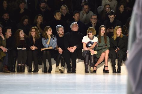 Fashion Show Front Row, Marc Jacobs Runway, Sandra Bernhard, Andra Day, Old Singers, Anna Wintour, Review Fashion, Black Swan, Runway Show