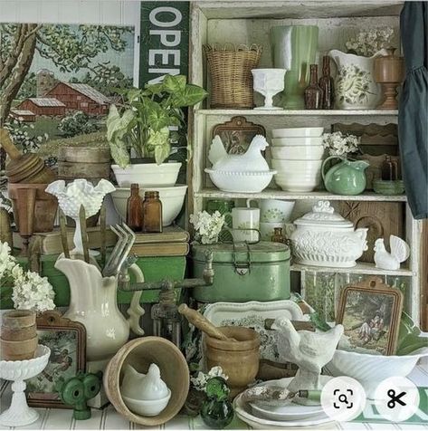 Antique Display Ideas, Vintage Decorating Ideas, Creating A Garden, Country Cottage Living, Vintage Booth Display, Rustic Garden Ideas, Vintage Store Displays, Garden Sanctuary, Antique Booth Displays