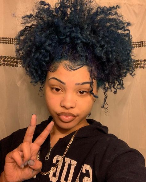 Blue Black Natural Hair, Blue Black Hair Black Women, Dyed Curly Hair Blue, Blue Black Hair Curly, Dark Blue Dyed Hair, Dark Blue Curly Hair, Blue Highlights In Brown Hair, Curly Blue Hair, Indigo Hair Color