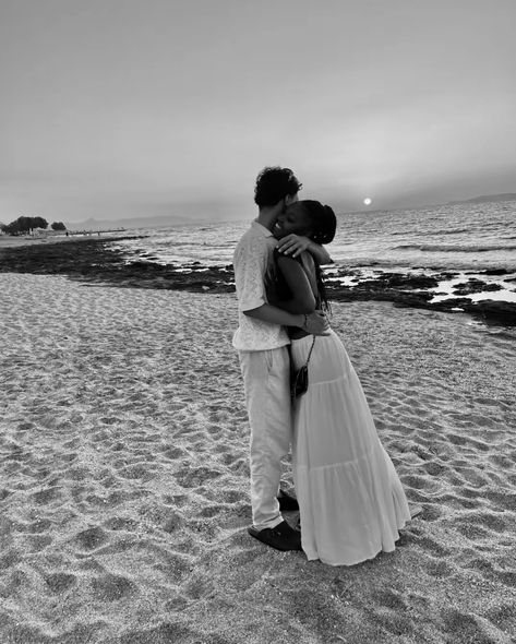 Wedding Pictures Interracial, Wmbw Couple Aesthetic, Cute Couple Aesthetic, Couple Aesthetics, Biracial Couples, Interracial Family, Bwwm Couples, Interacial Couples, Mixed Couples