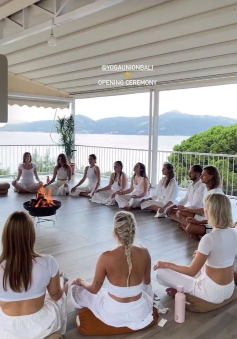 Women Retreat Aesthetic, Holistic Lifestyle Aesthetic, Holistic Retreat, Group Meditation, Nyc Luxury, Meditation Outfit, Heal Your Soul, Christmas Posts, Healing Retreats