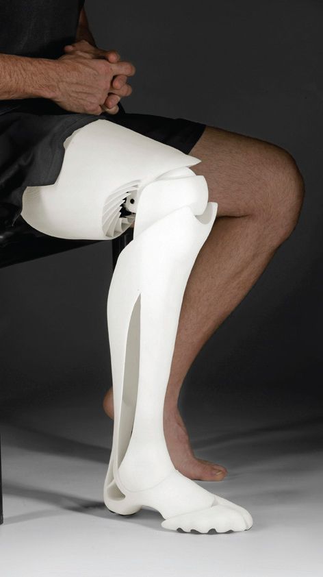 Bespoke Innovations, which was founded by Scott Summit, an industrial designer and by orthopedic surgeon, Dr Kenneth Trauner, specializes in creating prosthetic limb fairings that are more than medial devices. Orthotics and orthopedics are custom made for each patient and are truly works of art that bring humanity to amputees. Drukarka 3d, Prosthetic Leg, 3d Cnc, Idee Cosplay, Future Tech, Medical Technology, 3d Laser, Cool Tech, Impression 3d