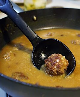 Norwegian Meatballs, Scandinavian Recipes, Meatball Maker, Norwegian Food, Food Scientist, Scandinavian Food, Special Diet, Swedish Recipes, Beef Dishes