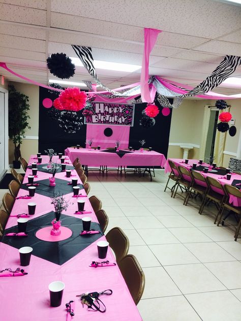 Black White Pink Party Theme, Black And Pink Party Decorations, Pink And Black Party Theme, Zebra Party Decorations, Gray Party Decorations, Pink And Black Party, White Table Decorations, Cowgirl Decorations, 40th Anniversary Ideas