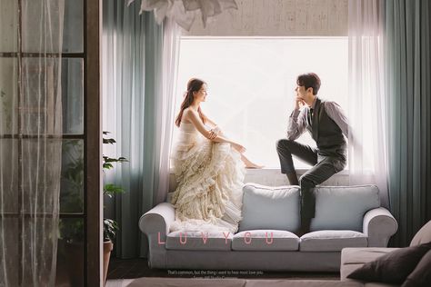 Wedding Korea, Korea Winter, Mini Gown, Korea Wedding, Korea Pre Wedding, Korean Wedding Photography, Wedding Photoshoot Poses, Korean Wedding, Wedding Company