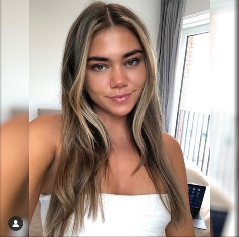 Light Hair Dark Eyebrows, Aesthetic Balayage, Blonde Hair Dark Eyebrows, Dark Brown Hair With Blonde Highlights, 50 Aesthetic, Balayage Hairstyle, Wedding Hair Colors, Blonde Highlights On Dark Hair, Dark Eyebrows