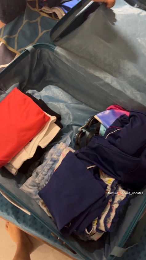 Packing Baju Koper Snap, Carry On Makeup, Makeup Amazon, Amazon Travel Must Haves, Travel Packing Essentials, International Travel Essentials, Europe Travel Essentials, Essentials Checklist, Travel Preparation