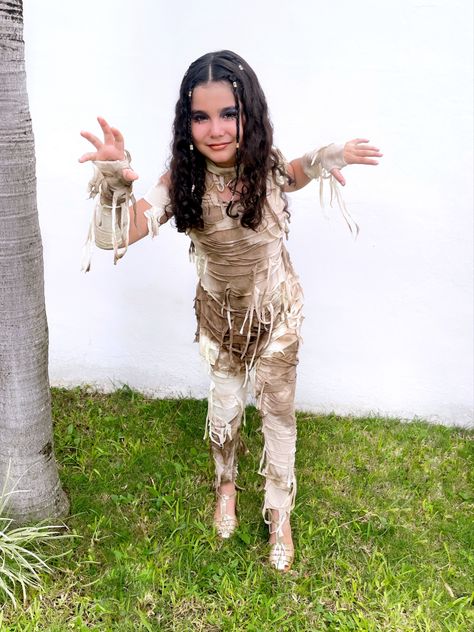 Adorable amazon find: Mummy costume for girl #mummy #mummycostume #halloween #mummyhalloweencostume Diy Mummy Costume, Mummy Makeup, Mummy Halloween Costume, Mummy Costume, Trendy Halloween Costumes, Trendy Halloween, Halloween 2024, Halloween Costumes For Girls, Hair Painting