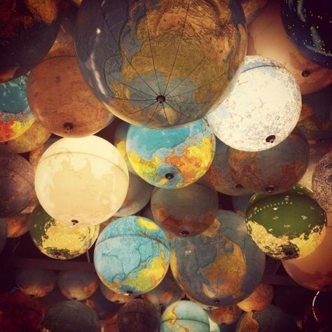 Illuminated World Globes Josie Core, Globe Projects, Old Globe, Prom Themes, Diy Lampe, Adventure Theme, Globe Lamps, Travel Theme Wedding, Map Globe