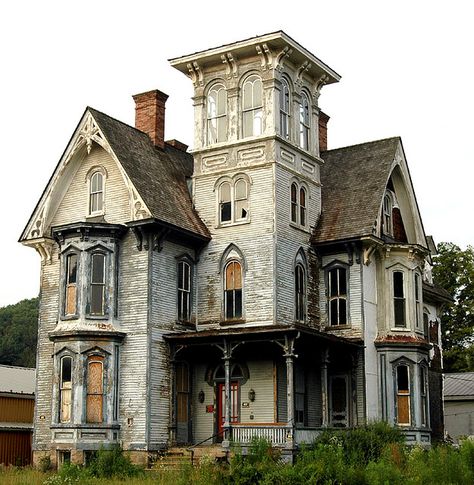 "fixer-upper in Coudersport, PA"  It's a shame that a lot of these beautiful buildings are being left to rot.  Look at all that detail... Case In Stile Country, Old Abandoned Houses, Fotografi Kota, Spooky House, Abandoned House, This Old House, Abandoned Mansions, Hus Inspiration, Abandoned Buildings