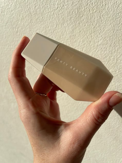 Fenty Beauty Foundation Aesthetic, Skin Tint Foundation, Skin Tint Fenty, Fenty Tint, Fenty Beauty Skin Tint, Fenty Skin Tint, Best Skin Tint, Fenty Beauty Eaze Drop, Fenty Beauty Foundation