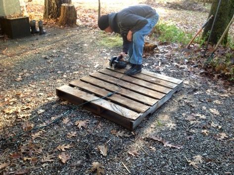 Pallet Rabbit Hutch, Rabbit Hutch Plans, Diy Rabbit Cage, Raising Rabbits For Meat, Diy Rabbit Hutch, Rabbit Pen, Outdoor Rabbit Hutch, Bunny Hutch, Meat Rabbits