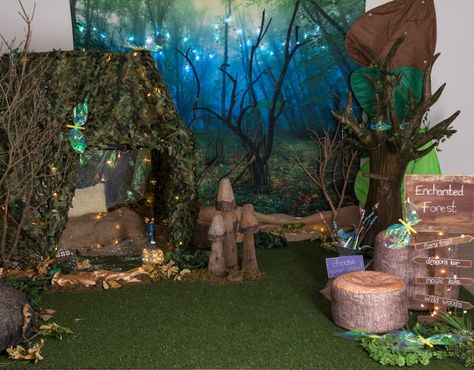 How to make an Enchanted Forest themed learning location Enchanted Forest Role Play Area, Enchanted Forest Reading Corner, Forest Dramatic Play, Forest Classroom Theme, Enchanted Forest Classroom, Forest Themed Classroom, Forest Display, Forest Theme Classroom, Tree Classroom