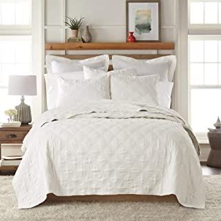 Amazon.com: oversized king quilts cotton European Bedroom, Textured Quilt, How To Clean Pillows, Linen Quilt, Neutral Color Scheme, Twin Quilt, White Quilt, King Quilt, Queen Quilt