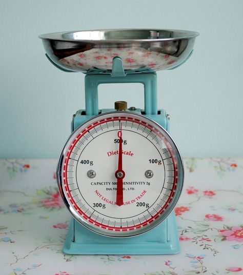 Aqua Kitchen, Turquoise Kitchen, Vintage Scale, Vw Vintage, Antique Kitchen, Red Kitchen, Kitchen Scale, Blue Kitchens, Duck Egg Blue