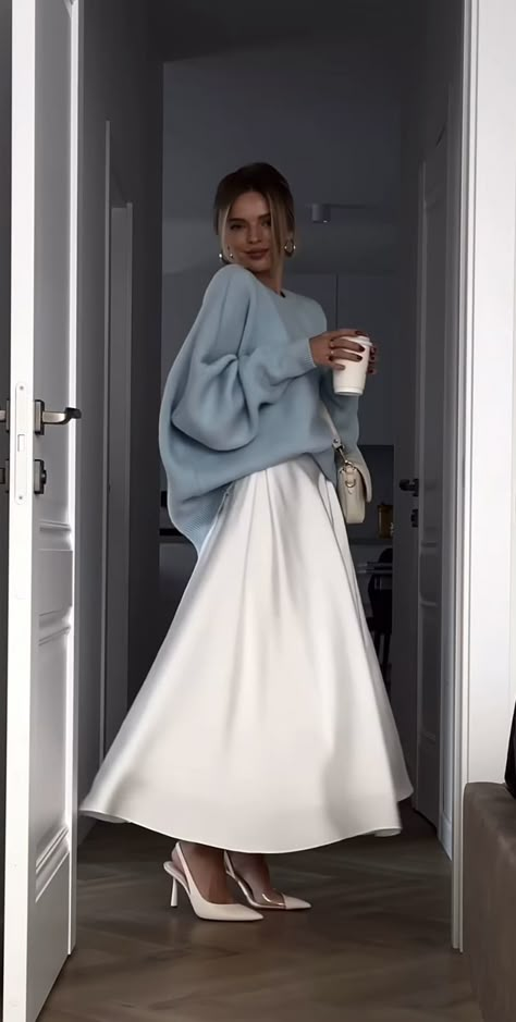 Style Women 2024, Spring Outfits With Dresses, Styling A Dress In Winter, Princess Outfits Casual, Princess Style Outfits, Casual Princess Outfits, White Style Outfit, Winter Outfit Dress, Maxi Skirt Styling