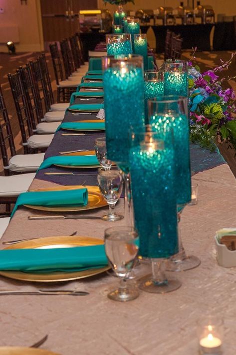 Centros de mesa con perlas de agua azul y luces LED. Description from pinterest.com. I searched for this on bing.com/images Purple Wedding Reception Decorations, Teal Wedding Decorations, Teal Centerpieces, Turquoise Wedding Decorations, Purple Turquoise Wedding, Teal Candles, Purple Wedding Reception, Teal Wedding Colors, Peacock Wedding