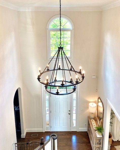 An entryway is the first thing anyone sees when they walk to enter your home. Therefore, to make everyone feel comfortable and create a good impression, you have to read the ideas below for entryway design. ig @savohouselightiing_ #entrywaylightingideas Entryway Chandelier Foyers, Two Story Foyer Lighting, Entryway Lighting Ideas, Foyer Chandelier Entryway, Large Foyer Chandeliers, Entry Light Fixture, Black Wagon Wheel Chandelier, Entry Chandelier, Entryway Light Fixtures